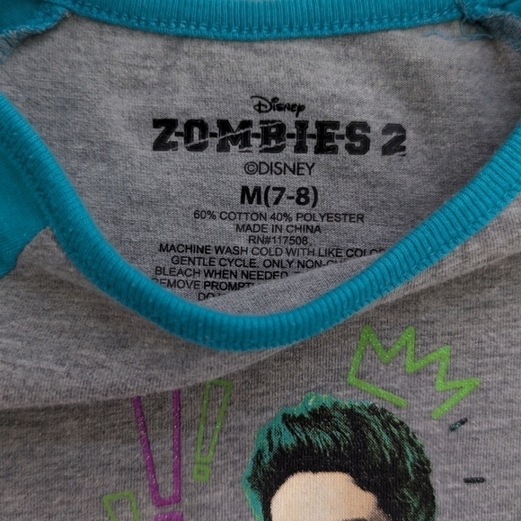 Zombies 2 girls long sleeve Zed and Addison size 7/8. 3/$15 - Picture 2 of 3